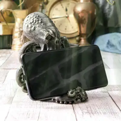 Statue cthulhu smartphone holder
